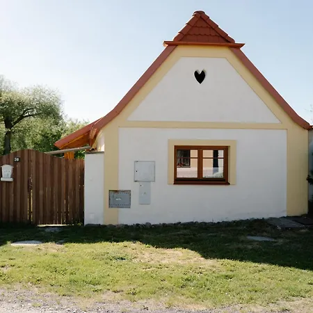 Chaloupka Miluska U Vranovske Prehrady 度假居 Stitary