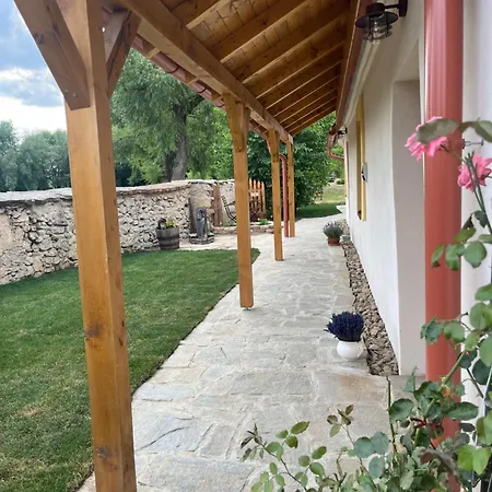 Chaloupka Miluska U Vranovske Prehrady * Stitary